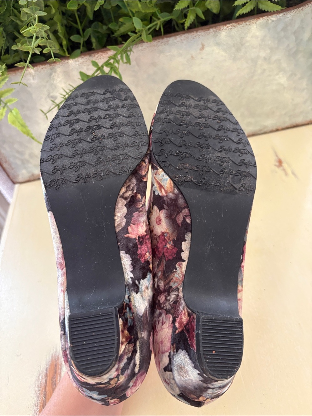 Soft Style by Hush Puppies "Angel II" pumps floral brocade pattern Women’s 9.5 - Picture 7 of 8